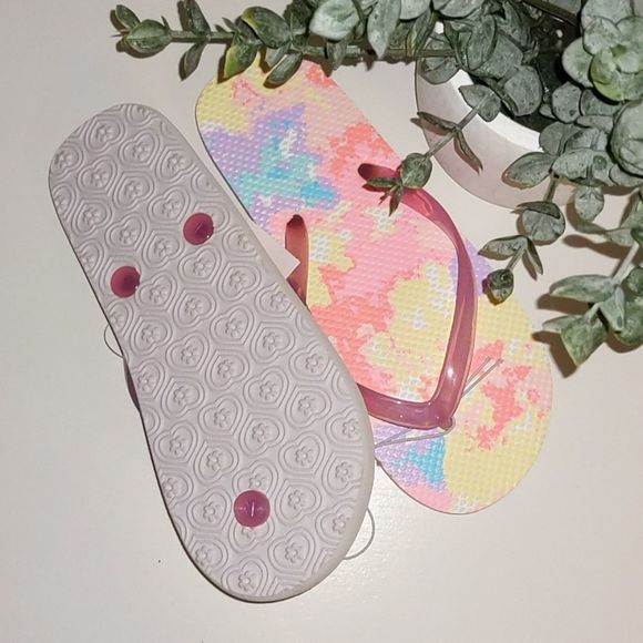 NWT Big Kids flip flops - Picture 2 of 2